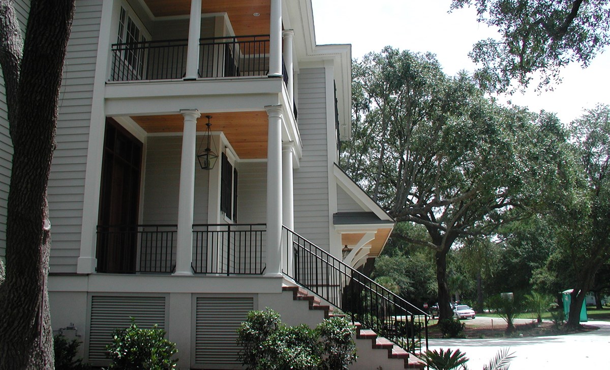 LYNCH RESIDENCE- EXT SIDE.JPG